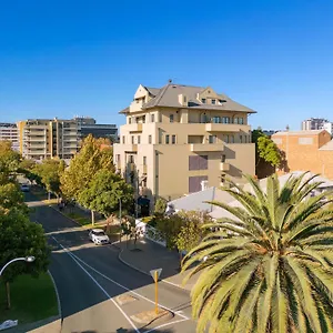https://wyndham-outram-perth.hotelsperth.org